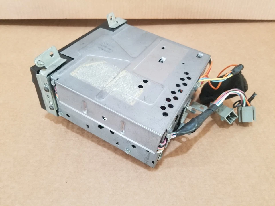 Camioneta Ford Bronco 80-84 OEM AM-FM radio PROBADA Foto 3 de 4