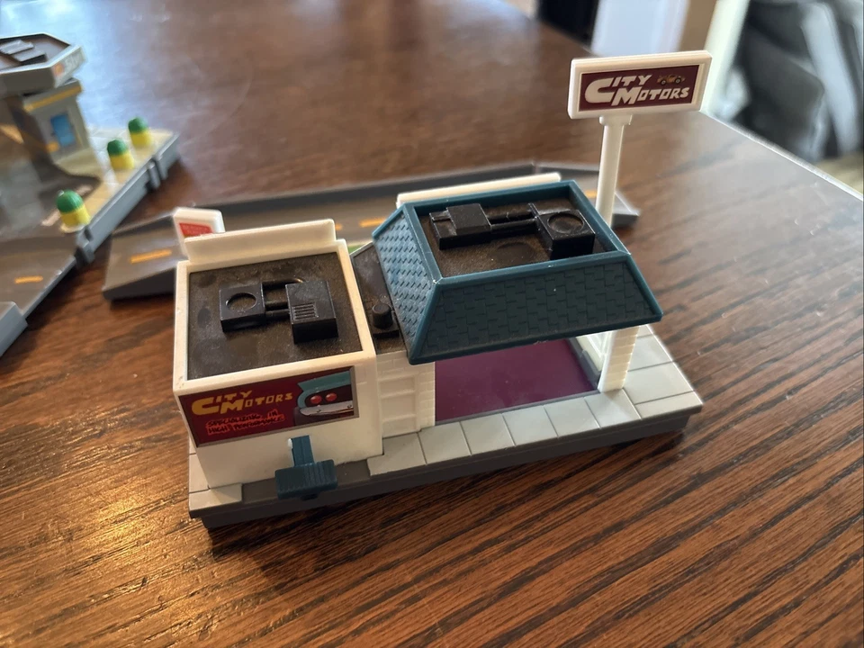 VTG 1992 Galoob Micro Machines Shell Gas Service Station City Motors Corners Lot - Image 3 of 4