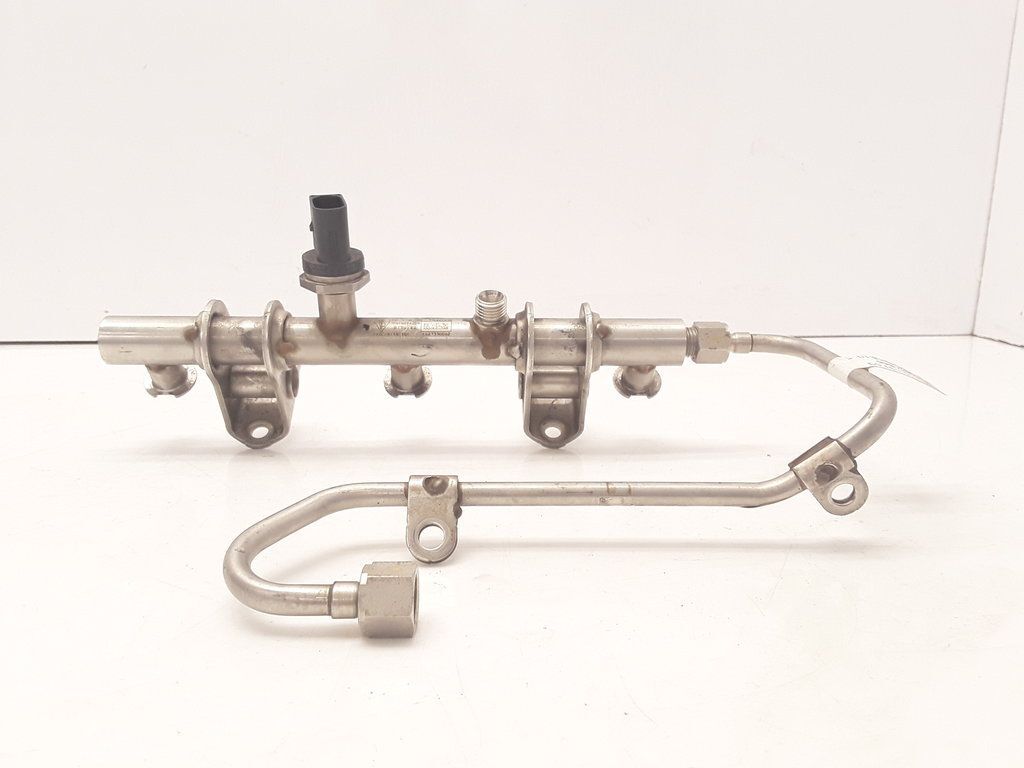 Porsche Macan 2016 3.0 fuel main line pipe rail sensor 946110118 Petrol