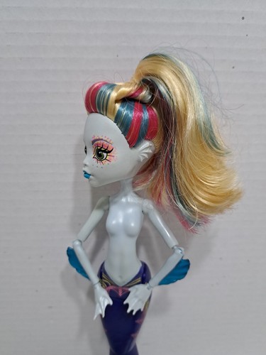 Monster High Doll Lagoona Blue Great Scarrier Reef Glowsome Ghoulfish DHB56 - Picture 6 of 18