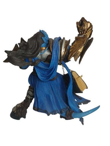 DC Unlimited World of Warcraft Vindicator Maraad Deluxe Collector Figure - Picture 5 of 5