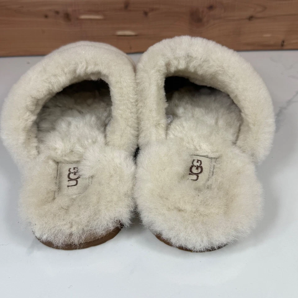 Chinelos femininos UGG Scuffette II pele de carneiro logotipo creme bronzeado fivela tamanho 8 - Imagem 4 de 4