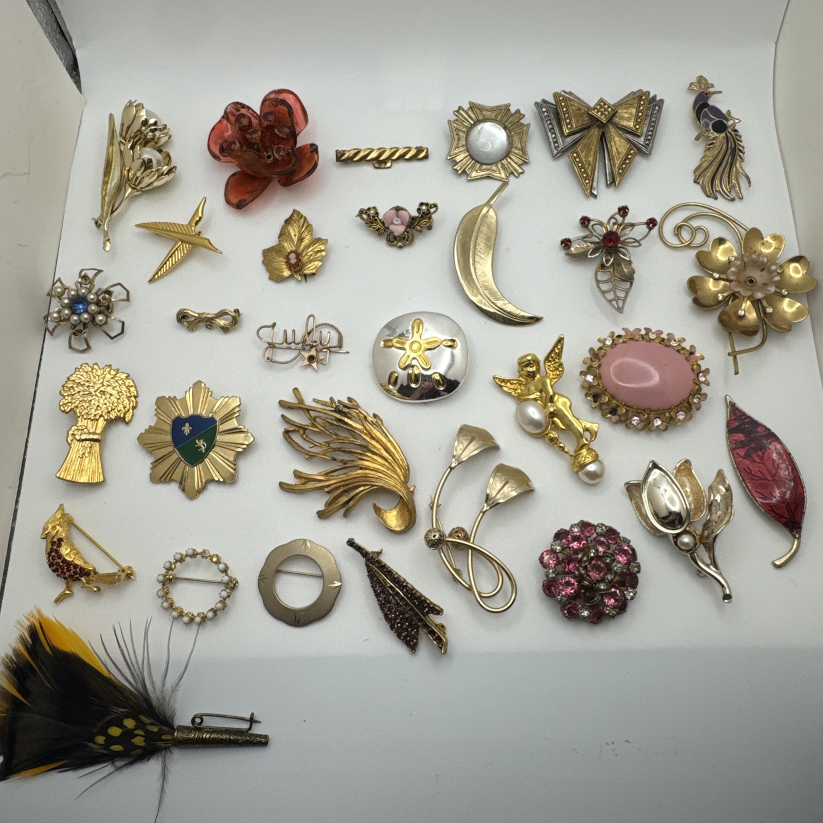 VTG Now Brooch Lot Sale Gold Tone 30 Total Care Angel Leaf Feather Bow Read