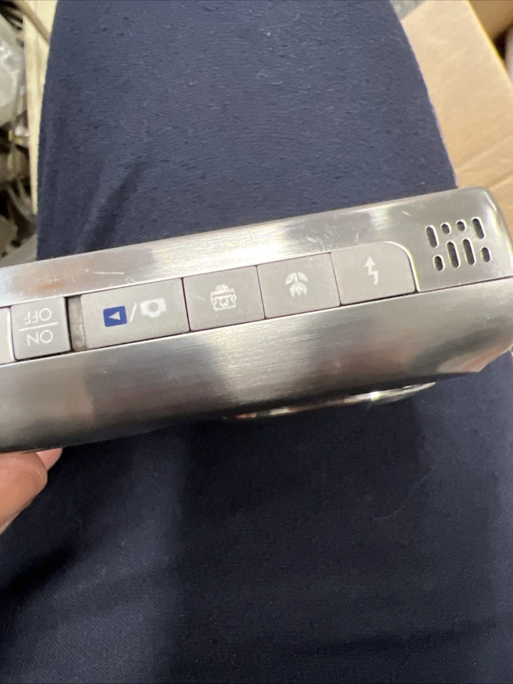 HP Photosmart R967 10.0MP Digital Camera Stainless Steel TESTED No Charger - Image 3 of 4