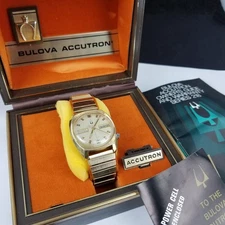 Men's vintage Bulova watch "ACCUTRON" 1970s N6 2193 date day BOX PAPPERWORK