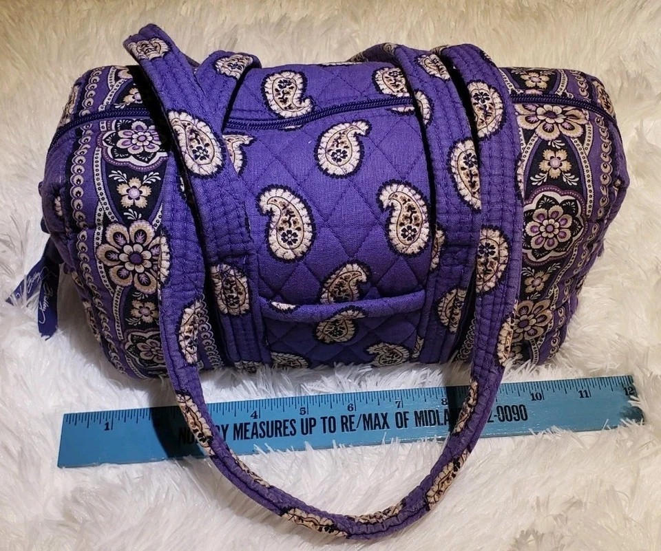 Bolso de hombro mediano Vera Bradley púrpura cachemira Foto 3 de 4