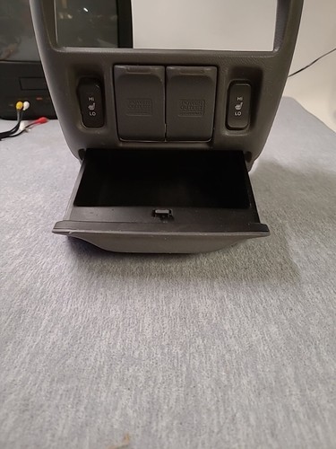 05 HONDA ODYSSEY OEM LOWER GLOVE BOX STORAGE, HEATED SEATS AND ACCESSORIES PWR - Picture 4 of 4