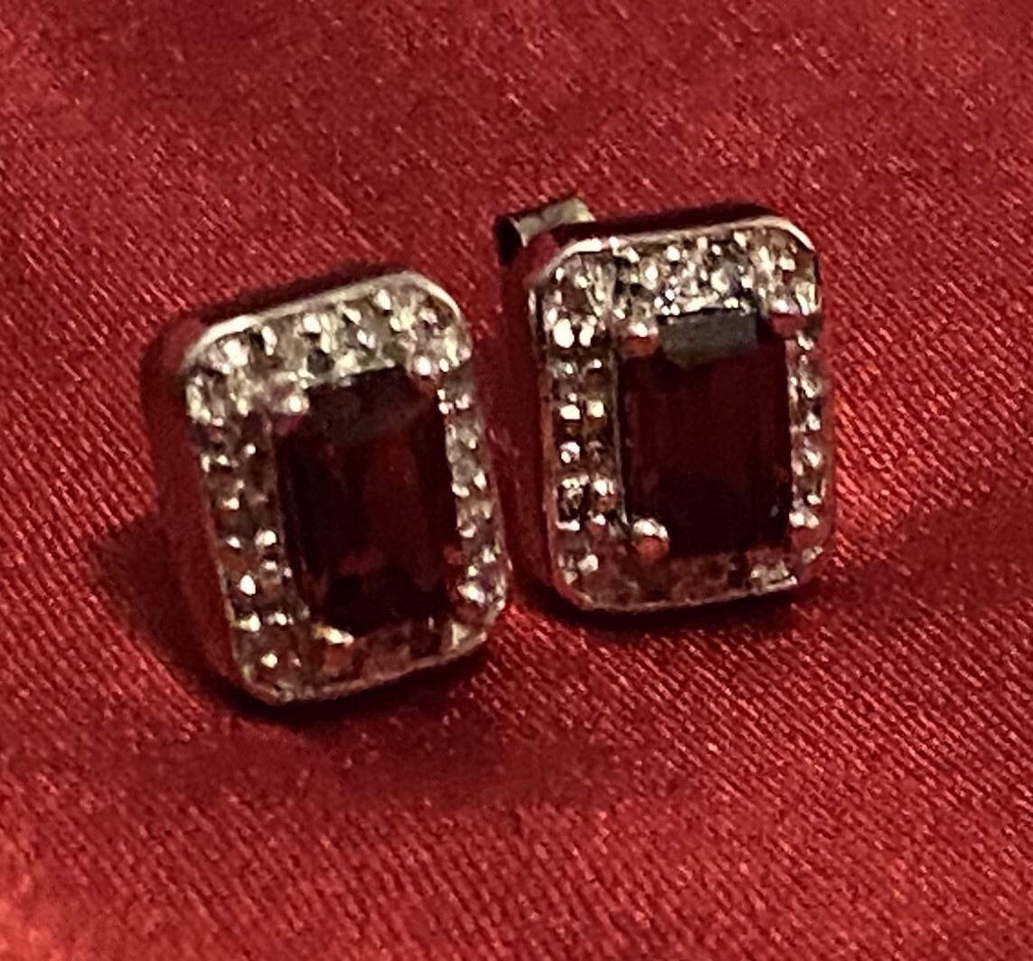 Vintage 925 Sterling Silver Rectangular Garnet Di… - image 1