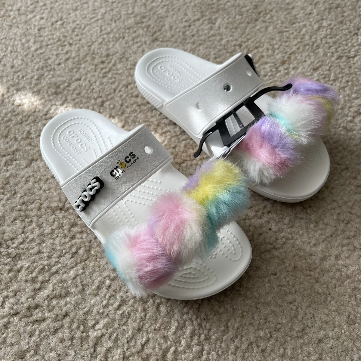 White crocs best sale with white fur