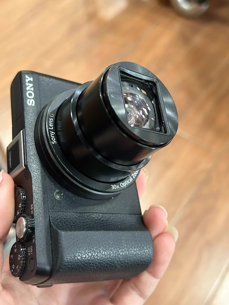 Sony Cyber-shot DSC-HX60V 20.4MP 30x Optical Zoom Compact Digital