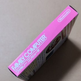 Excellent condition. Super Mario Bros. USA. Nintendo. Famicom. Wrinkles present.