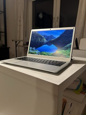 Surfebook silber TREKSTOR A13B-CO - 13,3'' 4 GB-Ram Full-HD (Windows 10)