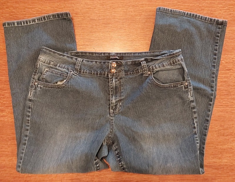 Roz & Ali Women's Blue Denim Jeans Medium Wash  Embroidered Size 18