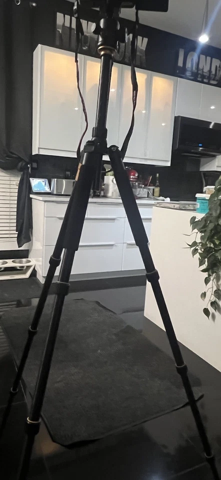 Camera Tripod Lightweight Vlog Travel Tripod for DSLR Cameras Multi-height W/bag - Image 4 of 4