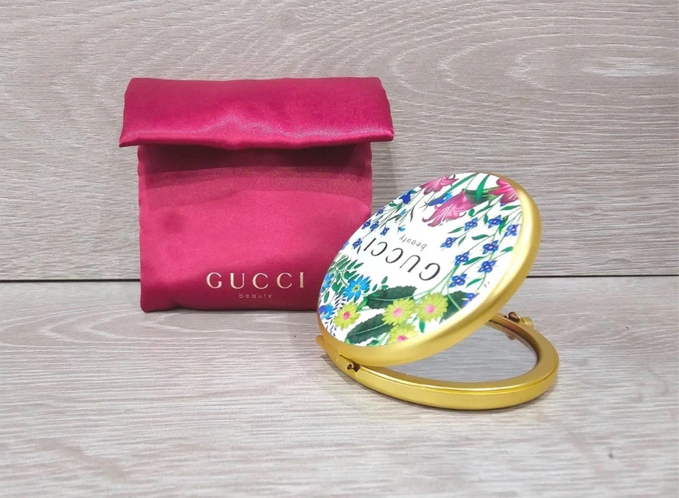 [PREVENTA] GUCCIBeauty Regalo Floral Compacto Espejo Dorado con Bolsa de Maquillaje GWP Foto 4 de 4