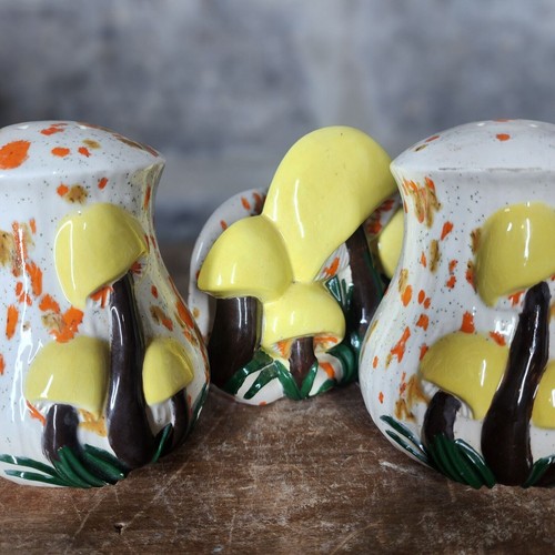 vtg c1970 Merry Mushroom s & p shakers & napkin holder hand painted Arnel's mold - Picture 9 of 10