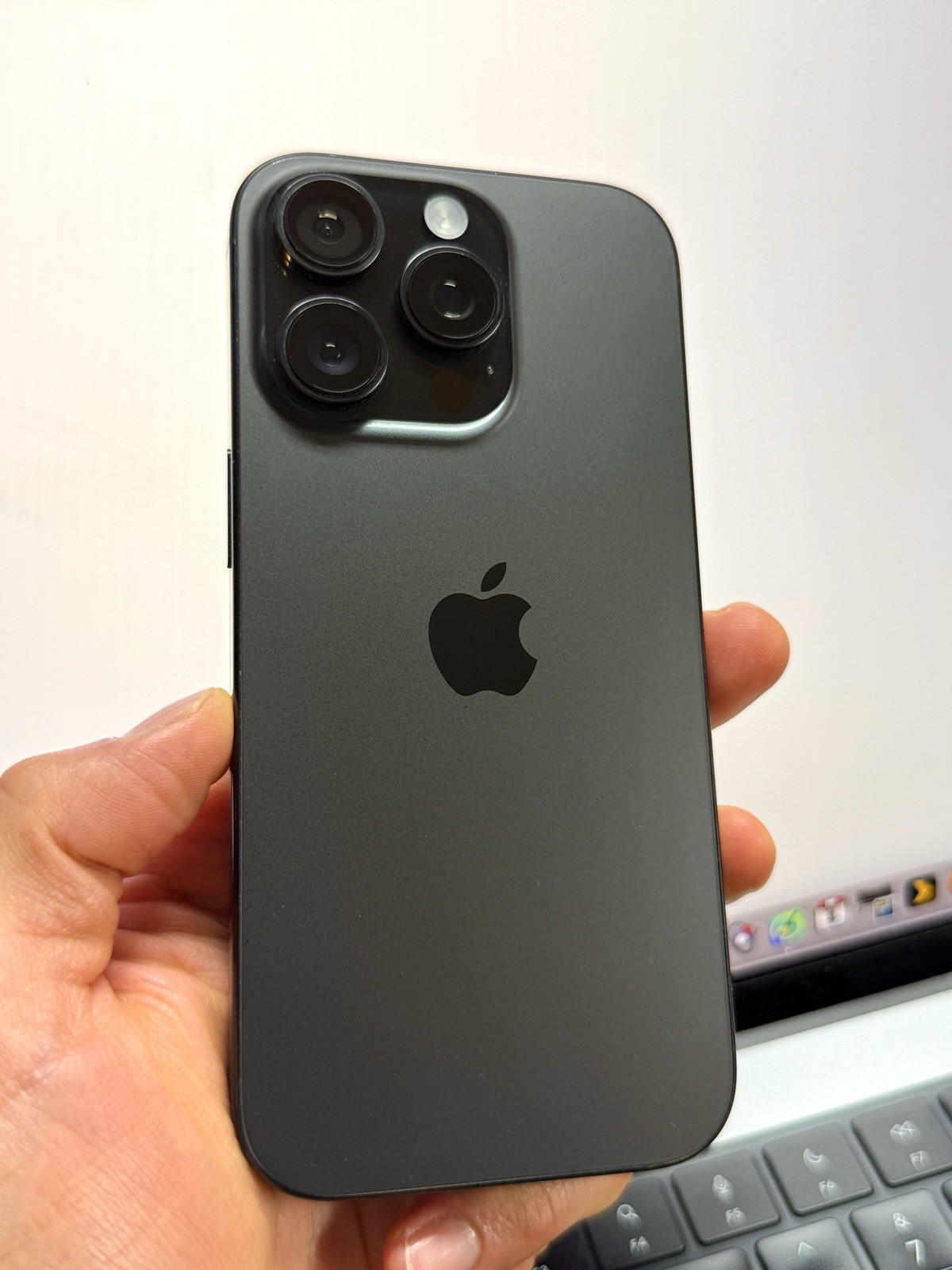 Apple iPhone 16 Pro 256GB (91% Batt) Black Titanium AT&T #24275
