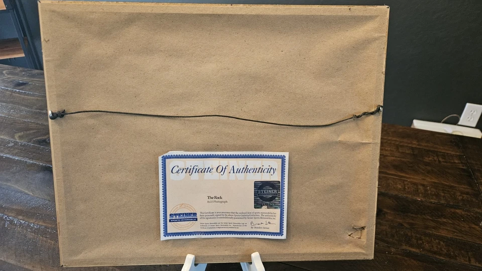 WWE THE ROCK 签名 8X10 摔跤照片 带证明和 STEINER 正品证书 罕见 — 第 4/4 张图片