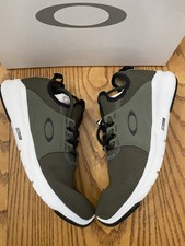 Oakley Dry Mens trainer Shoes New Dark Brush Size 9 NWB 105