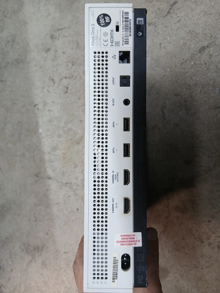 Microsoft Xbox One S, foto 2 di 5