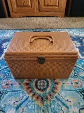Vintage Wilson Wil-Hold Faux Wicker Basket Weave Sewing Box Tote w/Tray Insert
