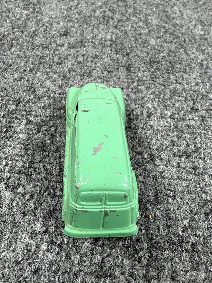 Lot of 3 Vintage Tootsietoy Diecast Cars – Jeep, Sedan, Panel Van – Chicago USA - Image 4 of 4