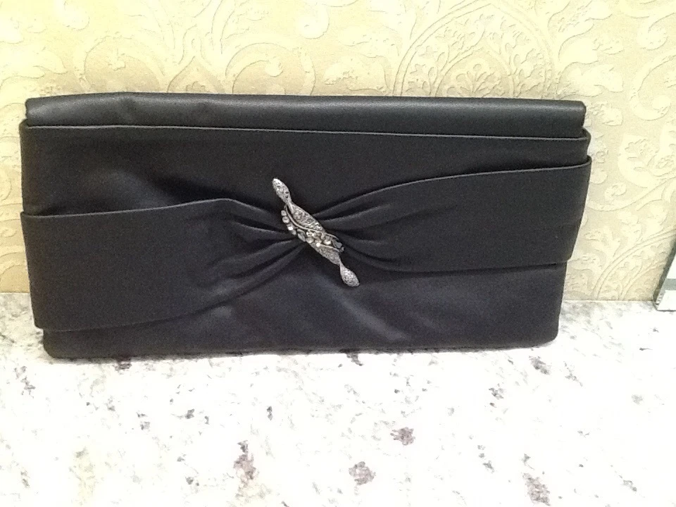 Bolso sin asas Spiegel pequeño de cuero con cierre de solapa con broche Foto 2 de 4