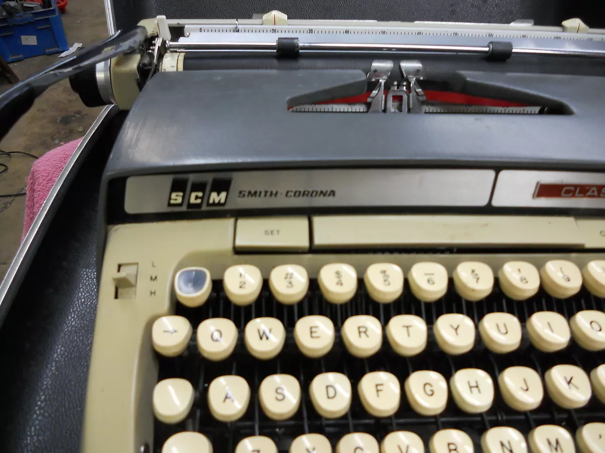 1960's Smith Corona Vintage Electronic Typewriter