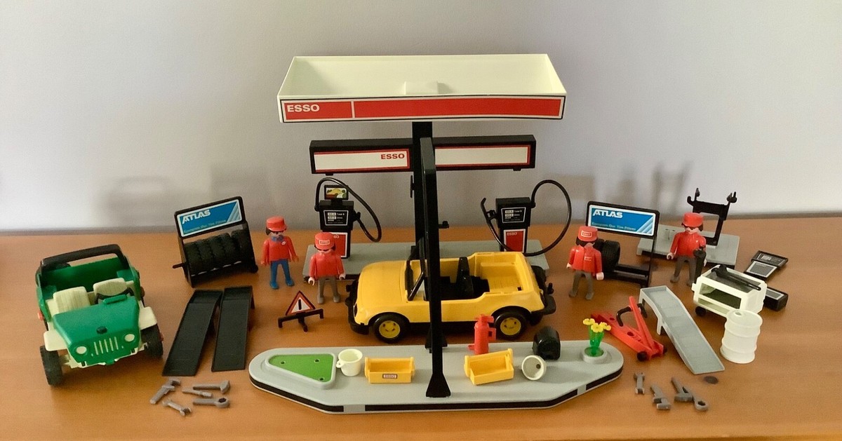Vintage 1985 Playmobil Esso Gas Station Toy Set 3434