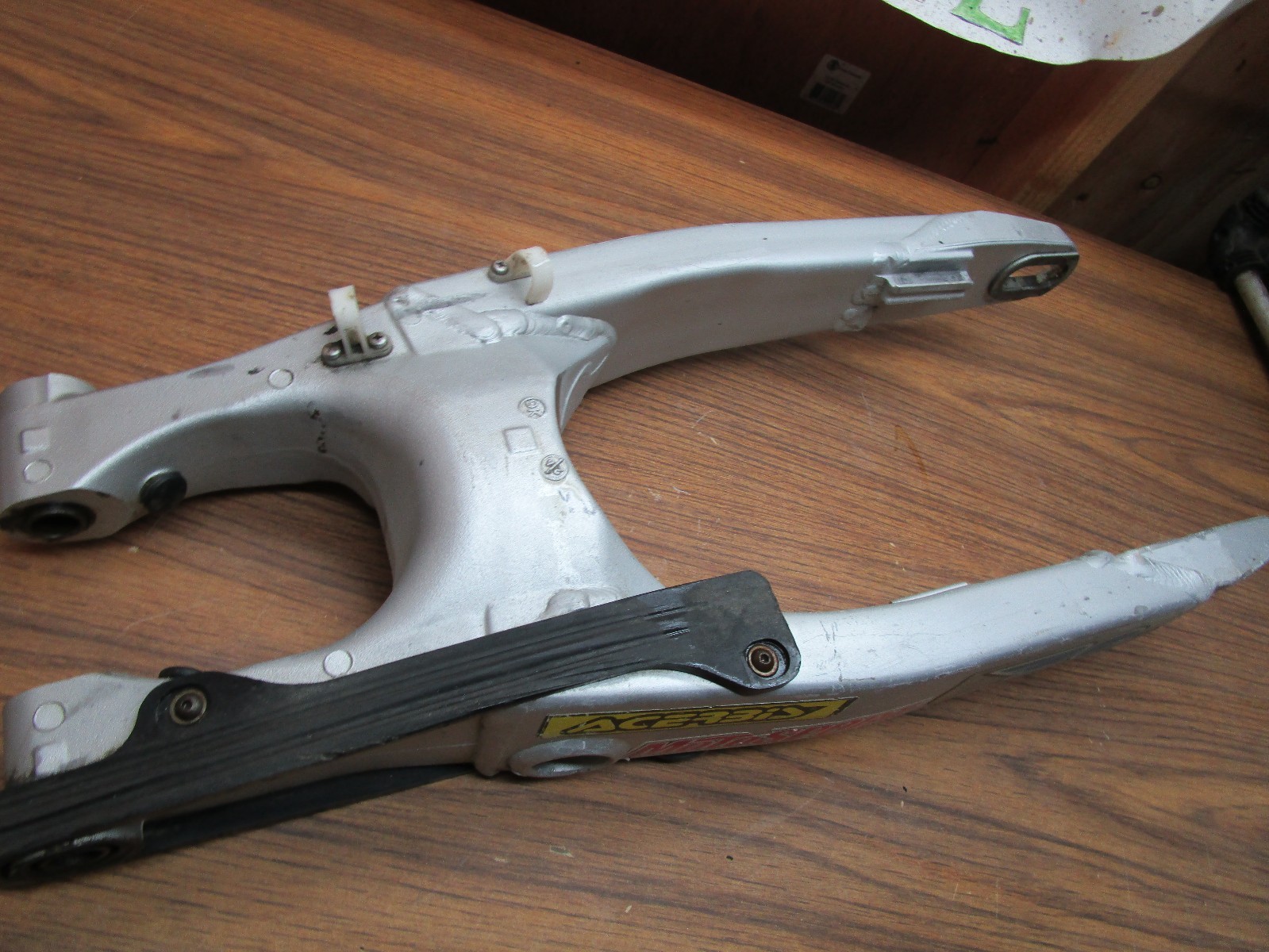 YZ 125 YAMAHA 2000 YZ 125 2000 SWING ARM GOOD BEARINGS ADJUSTERS ONE