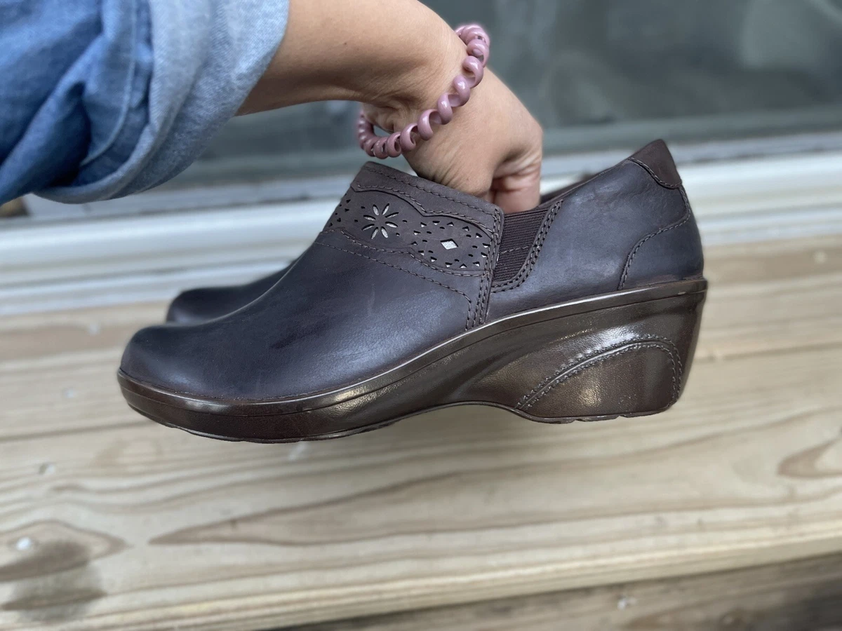 Clarks clogs deals