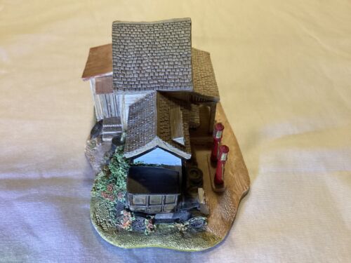 Lilliput Lane - 16.9 Cents Per Gallon - Mint in its original box with a deed. - Picture 2 of 15