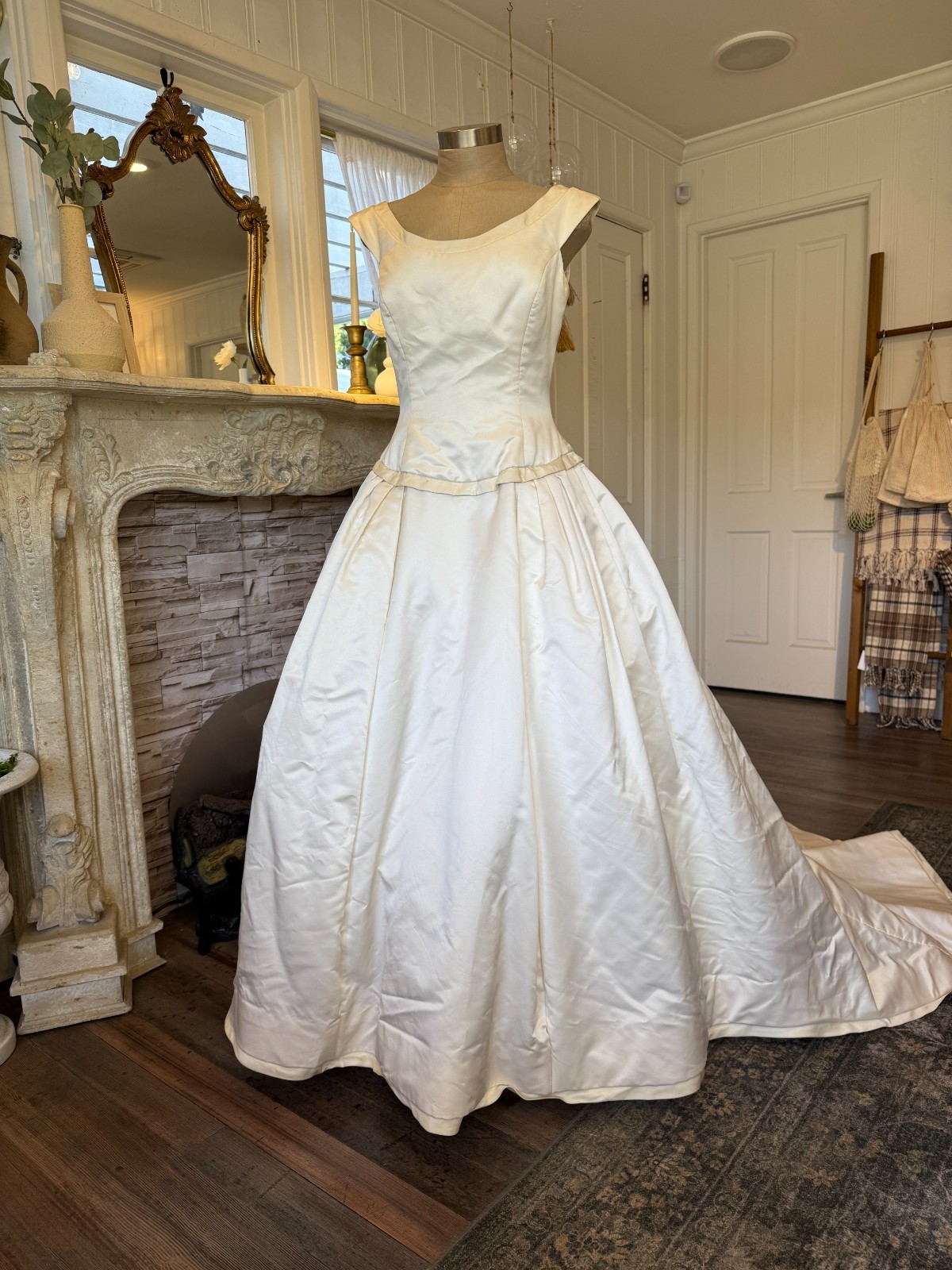 1995 Vera Wang Couture Bridal Gown Duchess Satin wedding dress w/veil