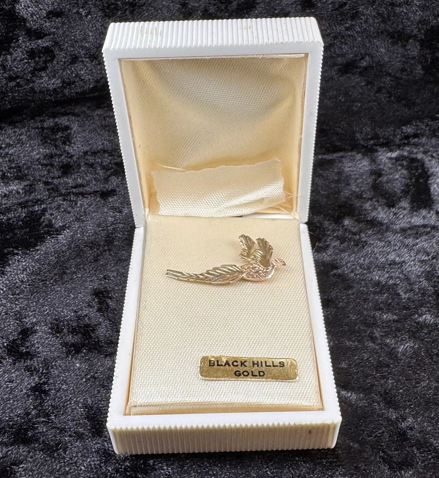 10K Black Hills Gold Pheasant Bird Tie Tack Signed with Original Box - Image 3 of 4