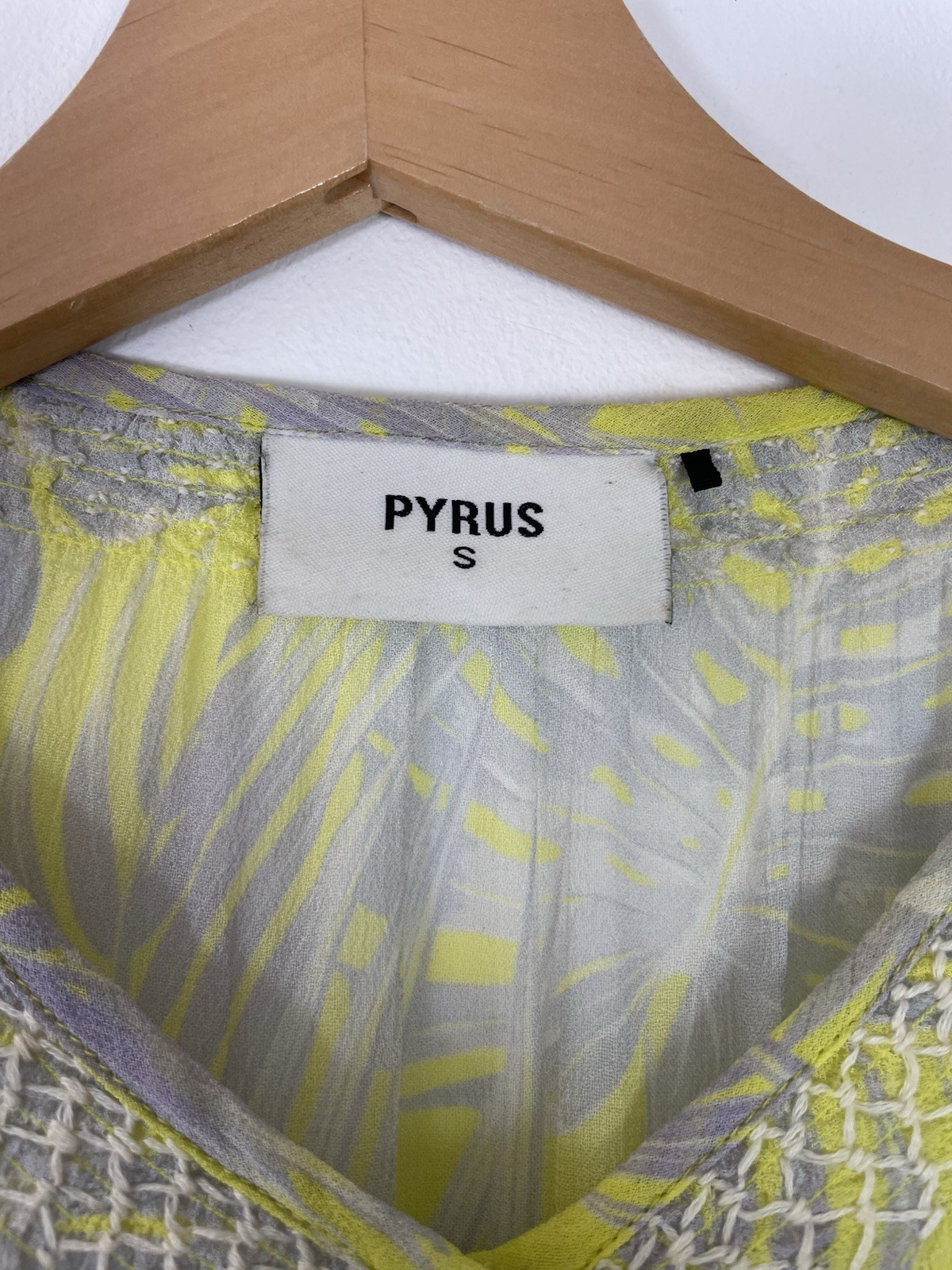 Pyrus Yellow Grey Leaf Patterned Lightweight Cott… - image 3