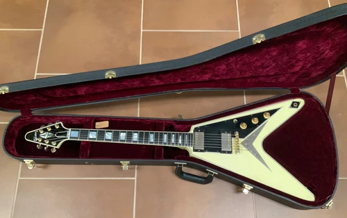 Gibson flying V custom shop guitar 2014 model rare white color