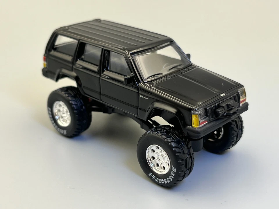 Jeep Cherokee XJ Bigfoot Rock Crawler PopRace 1/64 Scale with Accessories - Image 4 of 4