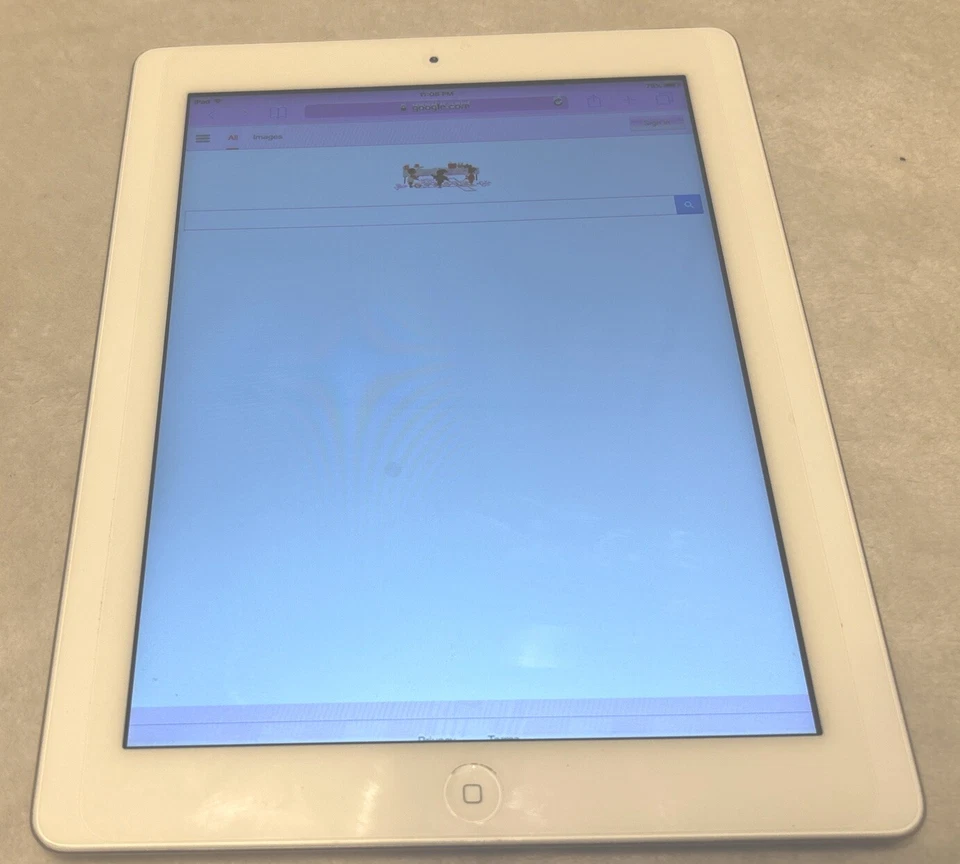 Apple iPad 2 White 16 GB Unlocked MC979LL/A Tested Screen Color Problem - Image 3 of 4
