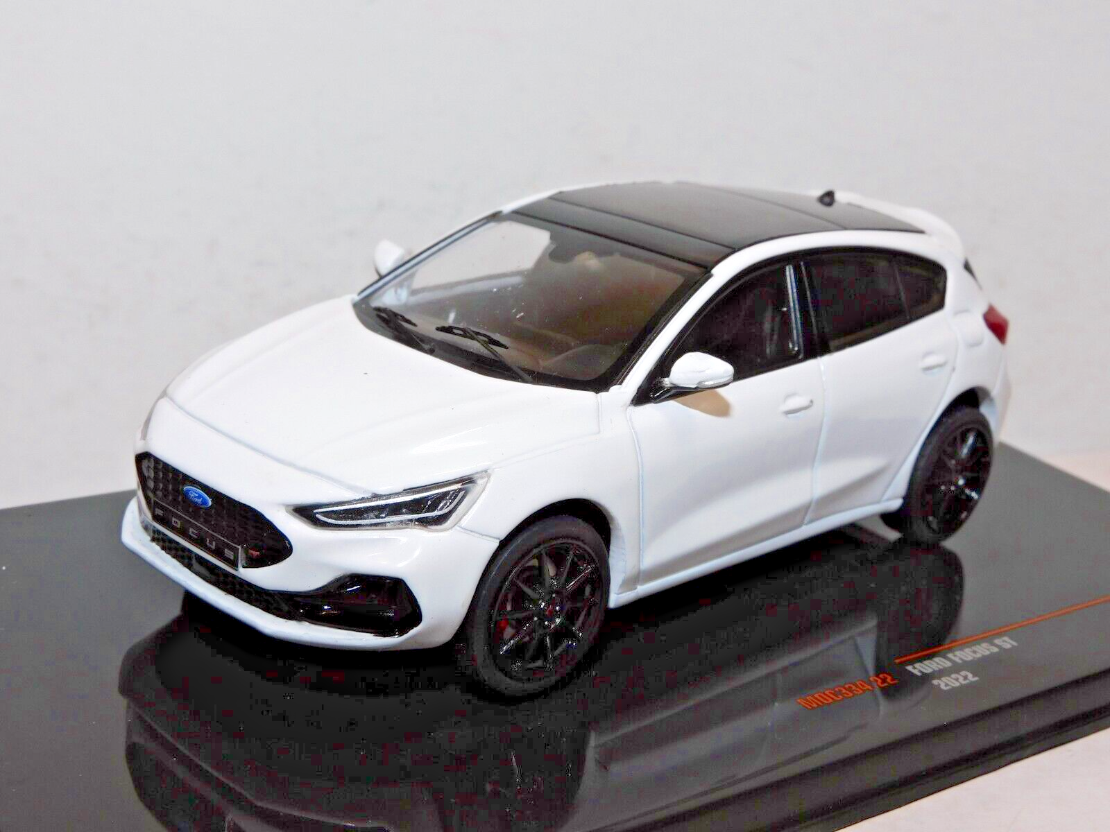 IXO FORD FOCUS ST 2022 WHITE 1/43 MOC334