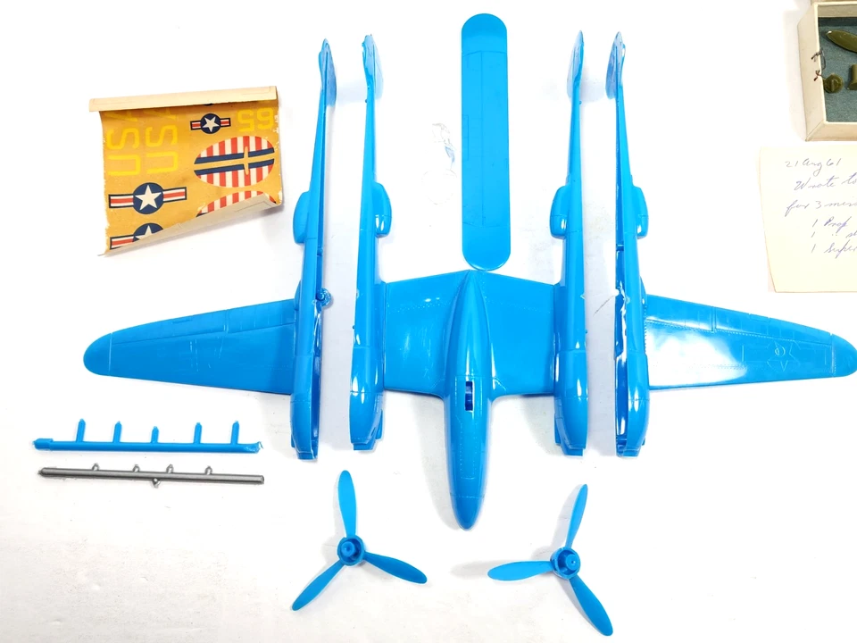 Rare 1953 Brooklyn Aurora Lockheed P-38 Lighting Model Airplane 1/48 Scale - Image 4 of 4