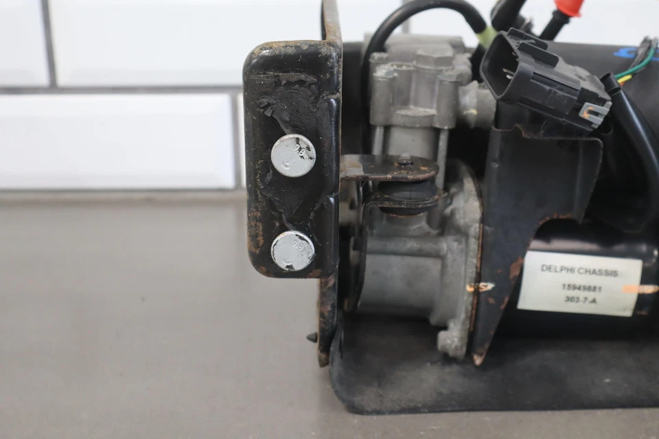 Compresor de aire nivelador automático Chevy Suburban 1500 07-14 Foto 2 de 4