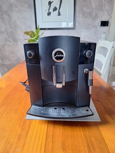 Jura Impressa C5 Kaffeevollautomat - Schwarz