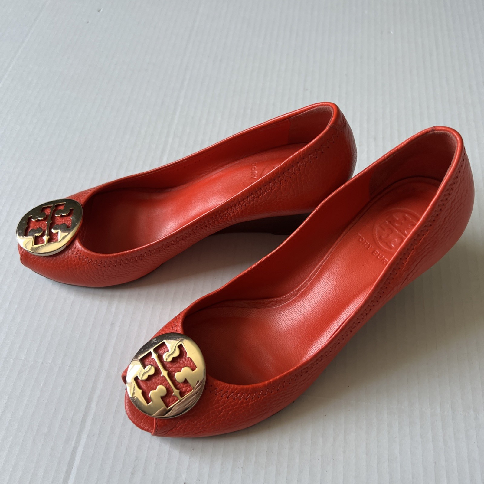 Tory Burch Sally 8 Tumbled Leather Habanero Pepper/Gold Orange Red thumbnail 4