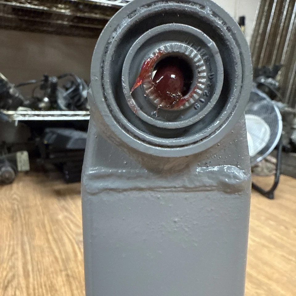 Brazo oscilante trasero 02 Suzuki Eiger 400 4x2 perfecto estado OEM Foto 2 de 4