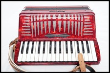 YAMAHA YA-21 Accordion, Made in Japan, Vintage, 32 Keys, with Soft Case