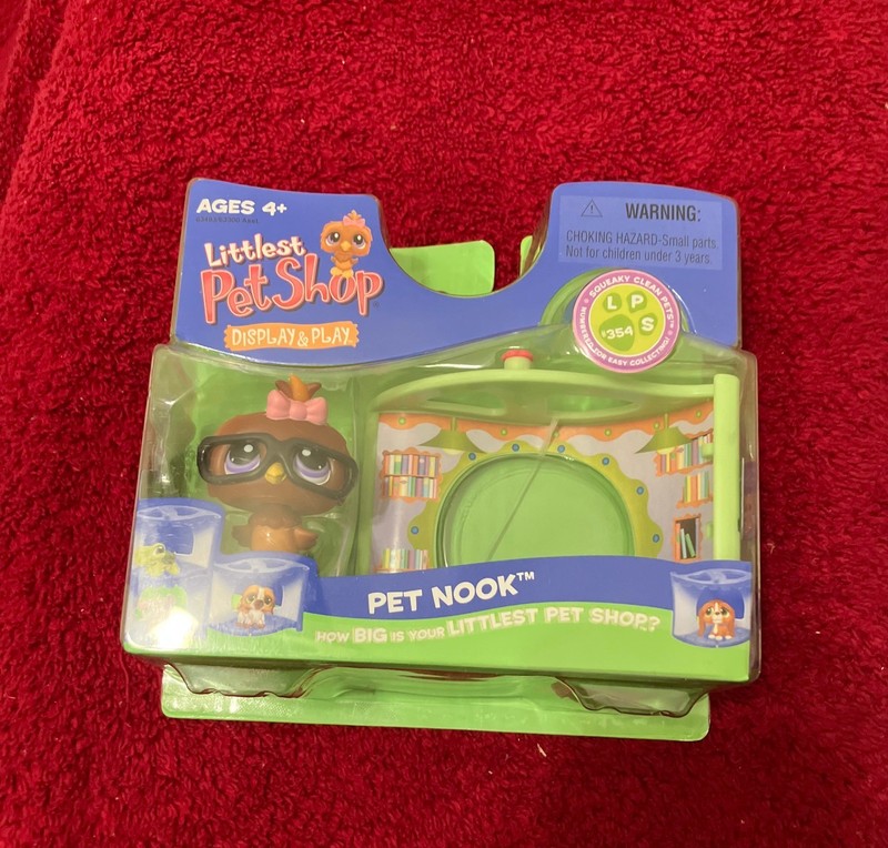 Littlest Pet Shop Pet Nook #354 Library Owl wearing glasses 2007 NIP
