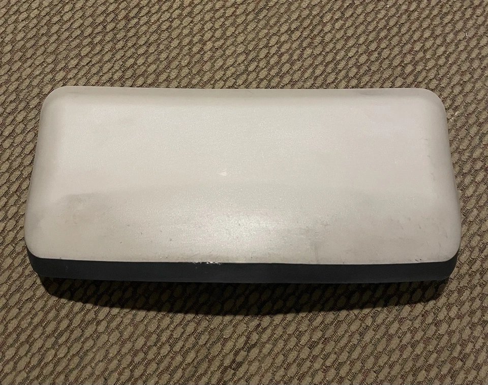 2003-2011 LINCOLN TOWN CAR 3rd BRAKE LIGHT HIGH MOUNT 3RD BRAKE LED GRAY OEM - Image 2 of 4