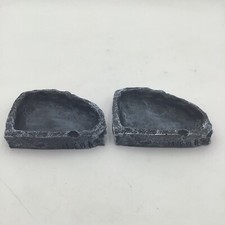 Set of 2 Resin Reptile Food Dishes   Lizard Corner Feeding Bowls for Terrarium