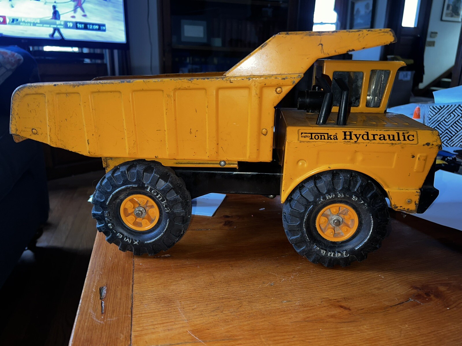 1974 Vintage Orange Mighty Tonka Hydraulic Dump Truck 3902 play wear