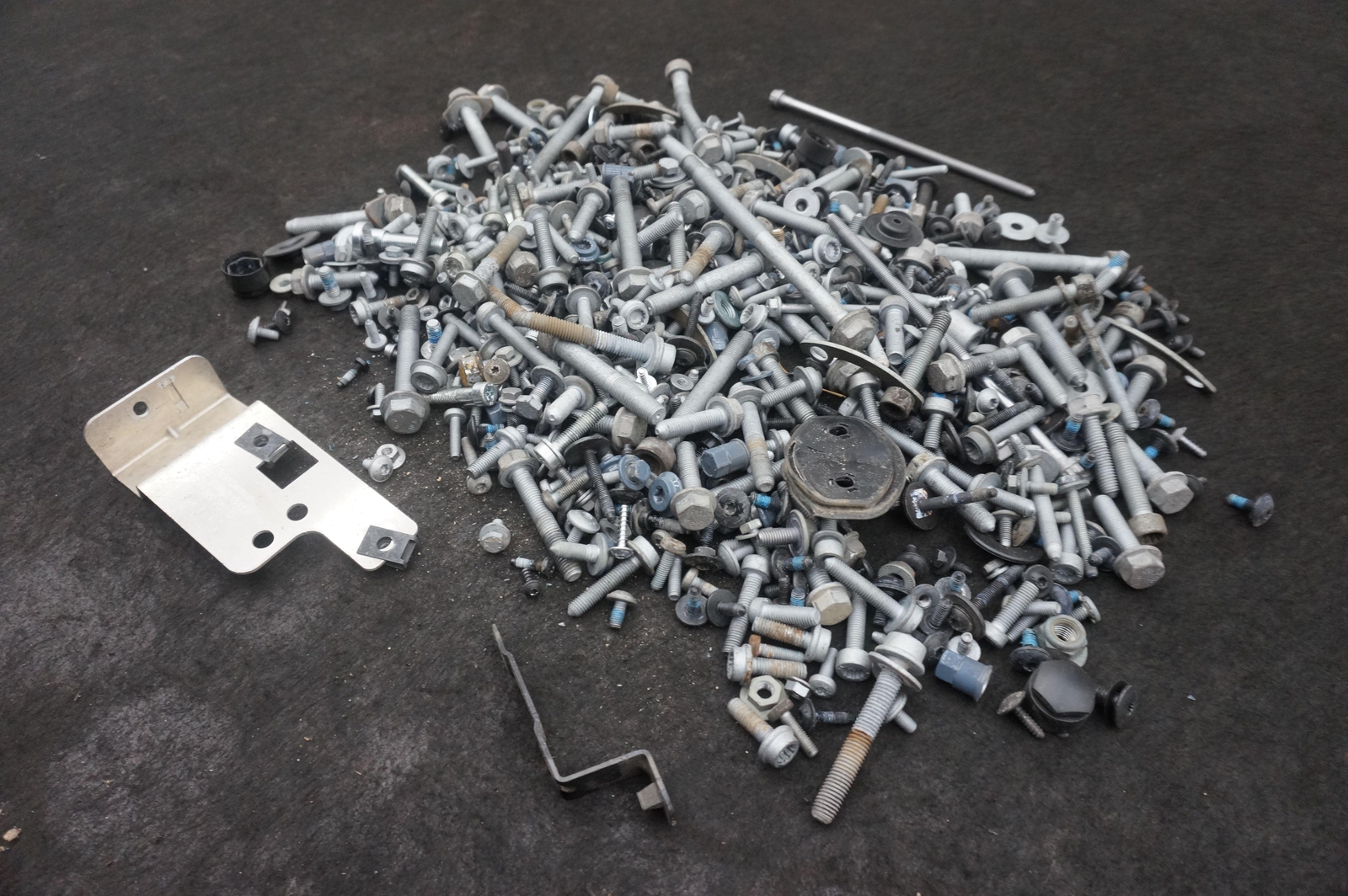 Assorted Miscellaneous Hardware Bolt Nut Screw Bracket OEM Audi R8 4S 2023